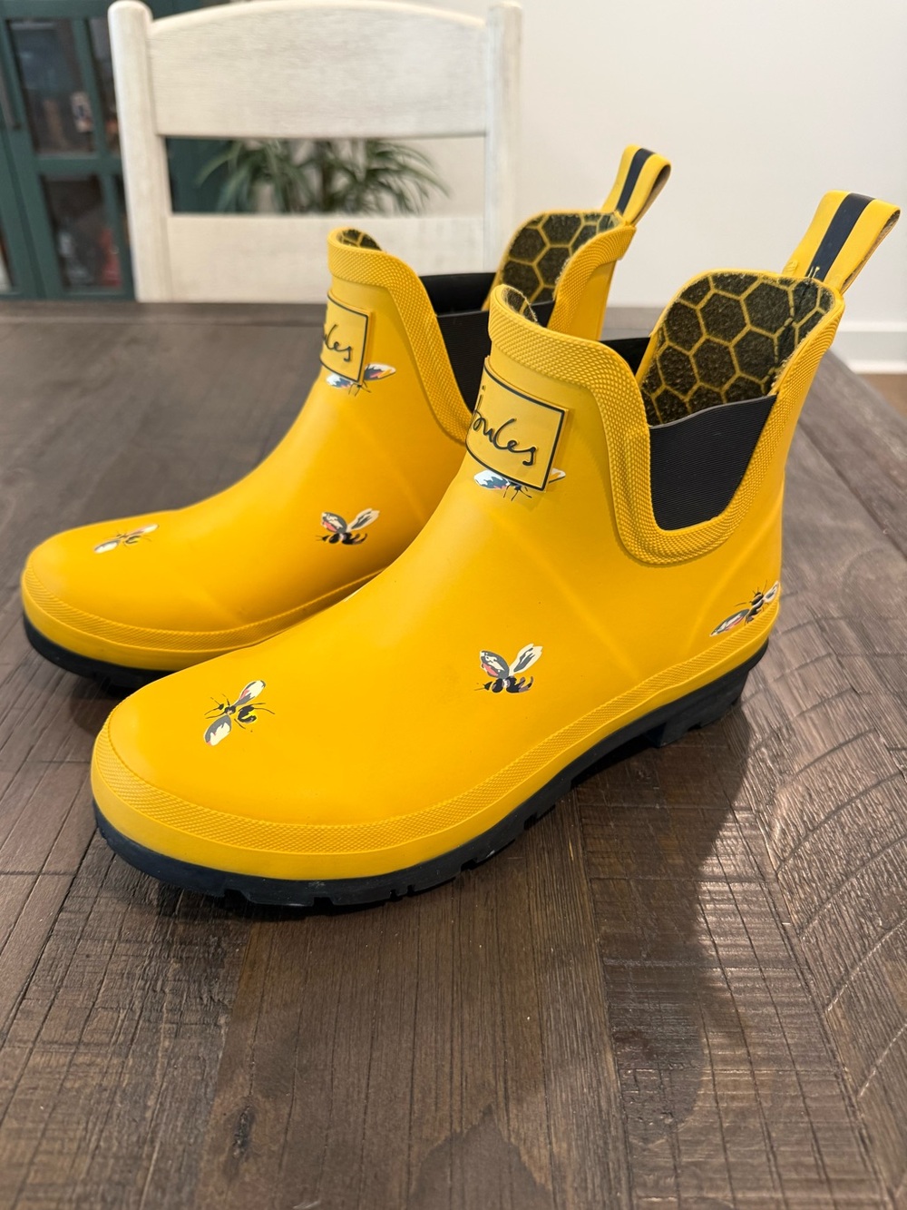 Joules Wellibob Ankle Rain Boots - Yellow
Bees Size 8 Like New